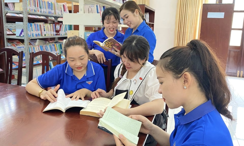 La biblioteca del distrito Ben Luc atiende bien las necesidades de los lectores