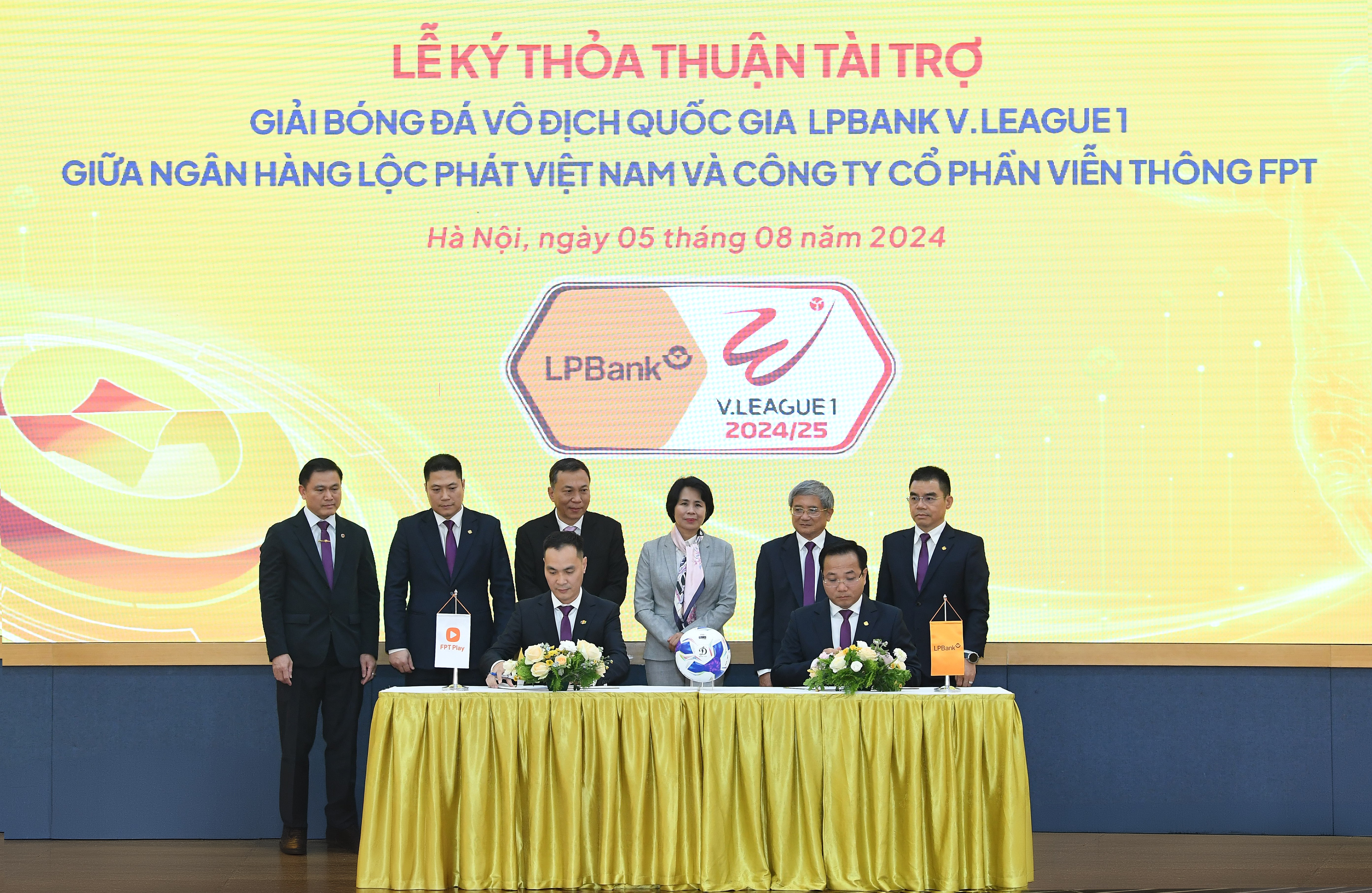 Loc Phat Bank Vietnam (LPBank) becomes the main sponsor of the LPBank V.League 1 National Football Championship - 2024/2025