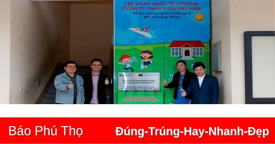 Handing over the toilet project and water filtration system to Huong Lung Primary School, Cam Khe district