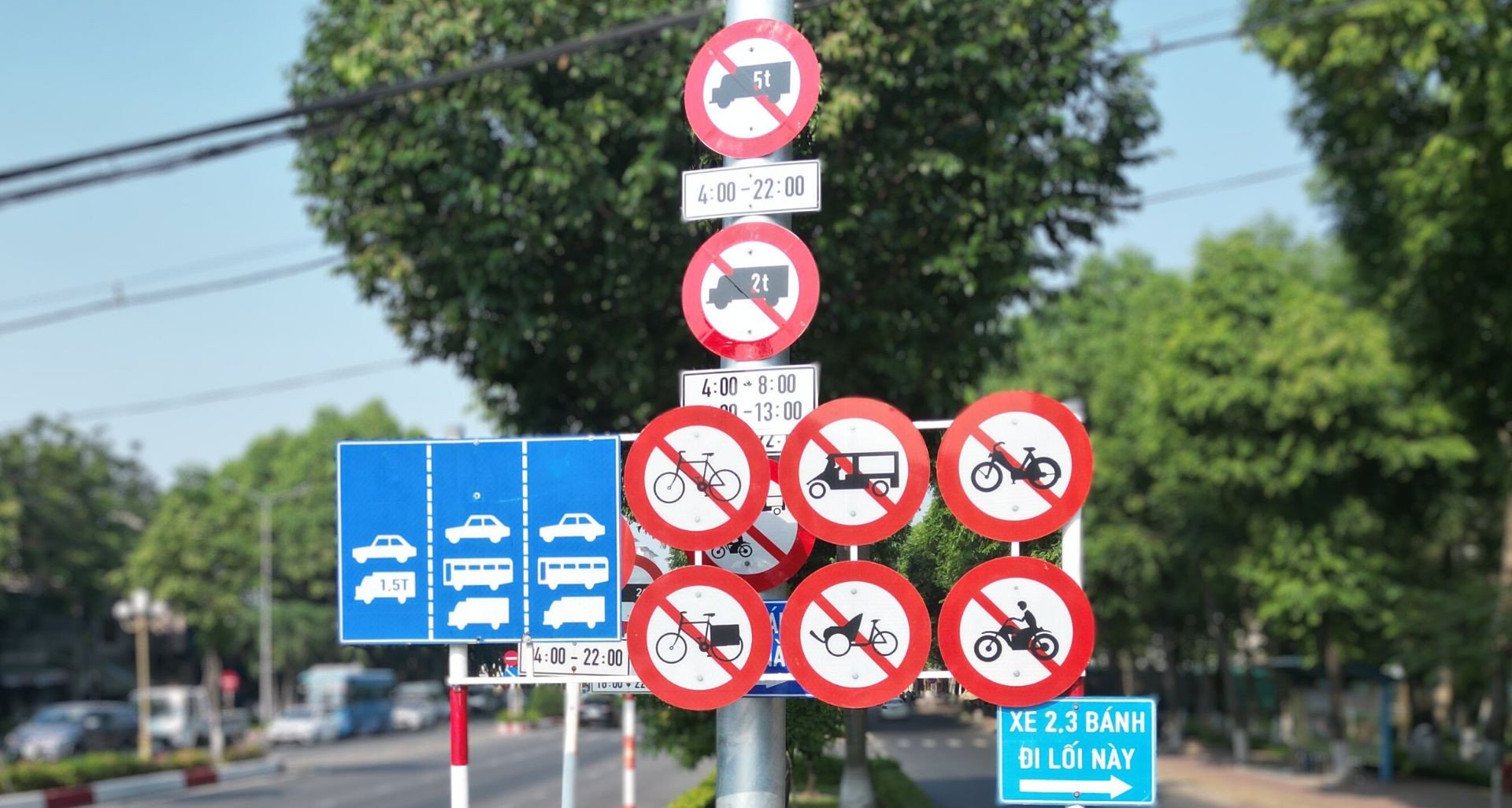 Dong Nai residents complain about the "forest" of overlapping signs