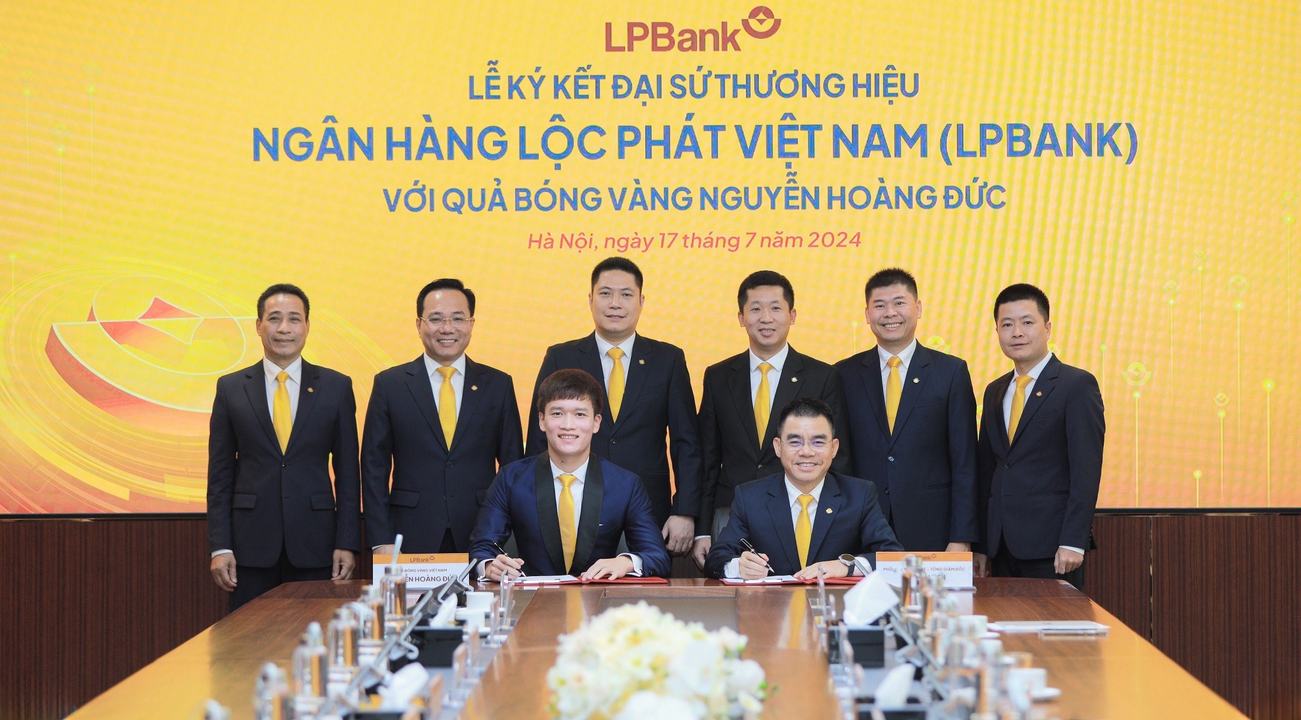 Le Ballon d'Or Hoang Duc a été choisi comme ambassadeur de la marque Loc Phat Bank Vietnam (LPBank).