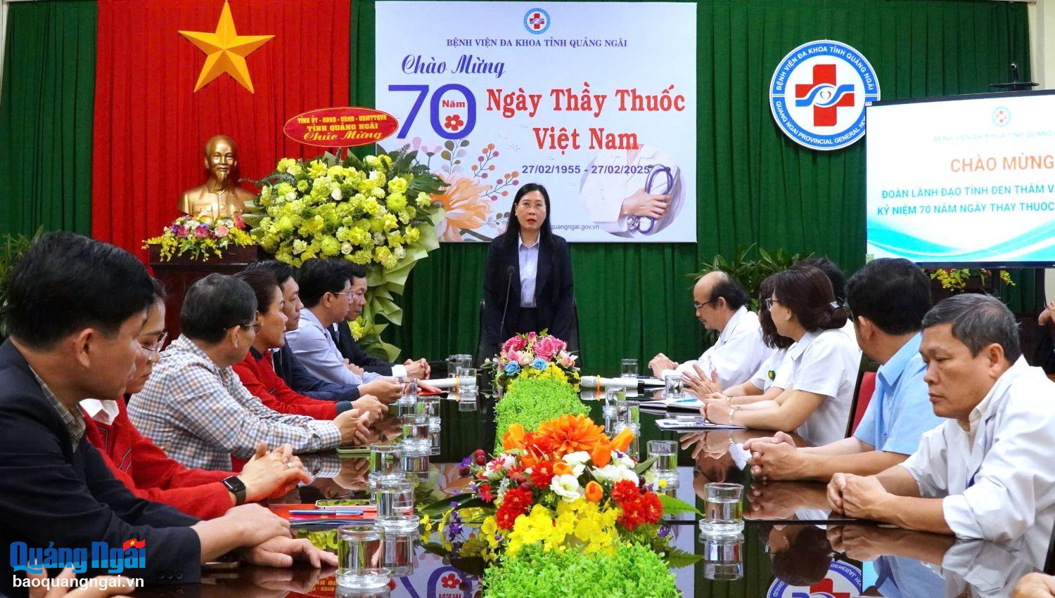 A l'occasion du 70e anniversaire de la Journée des médecins du Vietnam, le Secrétaire provincial du Parti a souhaité que le personnel, les médecins et les travailleurs du secteur de la santé maintiennent toujours leur passion pour leur profession, maintiennent leur sens des responsabilités, continuent de promouvoir les traditions du secteur, réalisent de nombreuses réalisations dans l'accomplissement de leurs tâches, contribuent au nouveau développement du secteur de la santé et contribuent au développement global de la province.