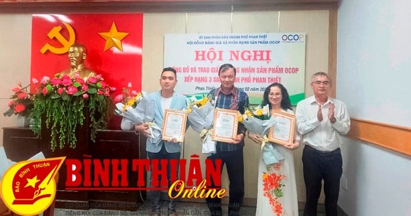 Công bố và trao chứng nhận sản phẩm OCOP 3 sao