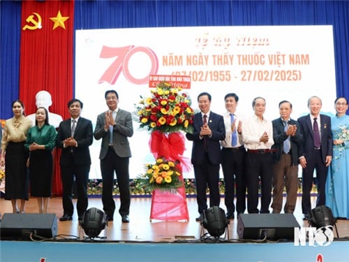 Hôpital général provincial : célébration des 70 ans de la Journée des médecins vietnamiens