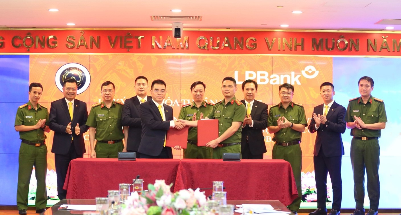 LPBank សហការជាមួយក្រសួងសន្តិសុខសាធារណៈ ដើម្បីដាក់ពង្រាយសេវាឌីជីថលនៅលើកម្មវិធី VNeID