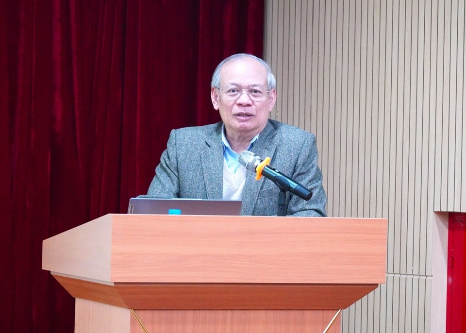 Prof. Asociado Dr. Dinh Xuan Thao habló en la reunión. Foto: Viet Anh