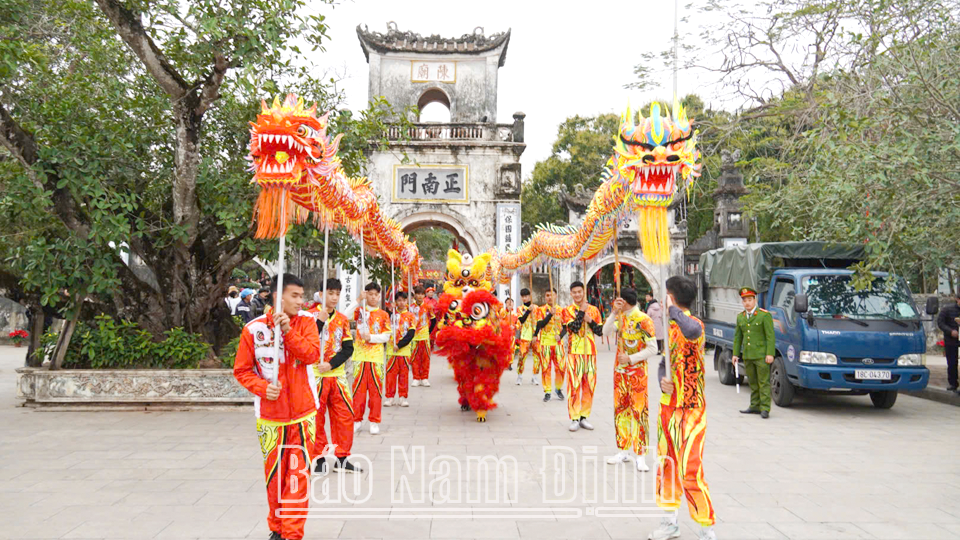 Thực hiện nếp sống văn minh
trong các lễ hội