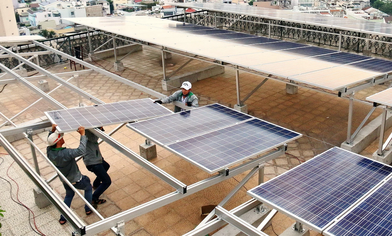 Using rooftop solar power: Saving but need to be aware of risks