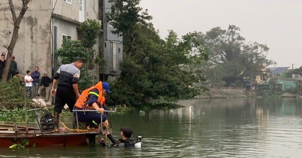 Boot kenterte auf dem Fluss, 1 Person starb