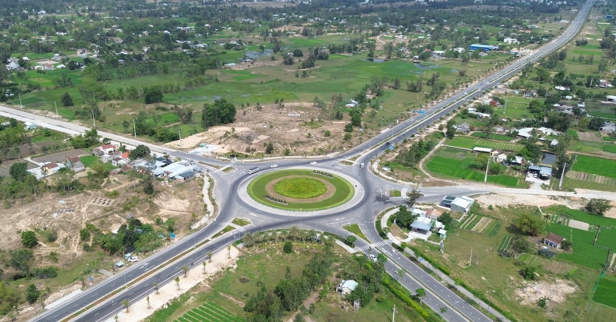 Quang Nam reorganiza el tráfico costero para que sea tan bello como una 'autopista' y elimina la prohibición de vehículos de más de 5 toneladas