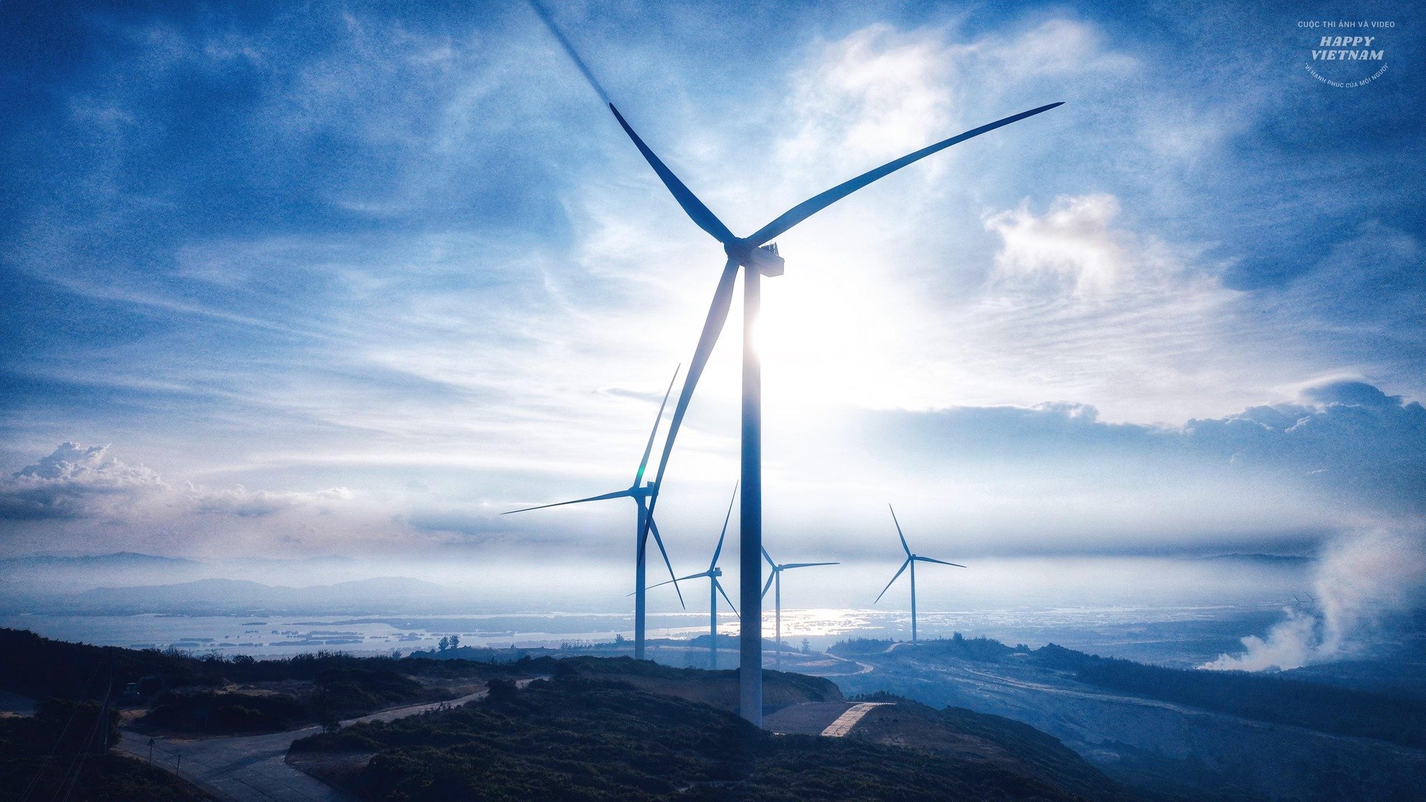 Experience the ultimate cloud hunting among hundreds of wind turbines in Quang Tri