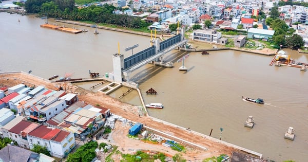 Vice Chairman of Ho Chi Minh City People's Committee directs to remove obstacles in 10 trillion VND flood prevention project