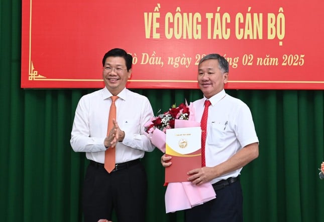 El director del Departamento de Finanzas de Tay Ninh se convierte en secretario del Comité del Partido del Distrito de Go Dau. Foto 1