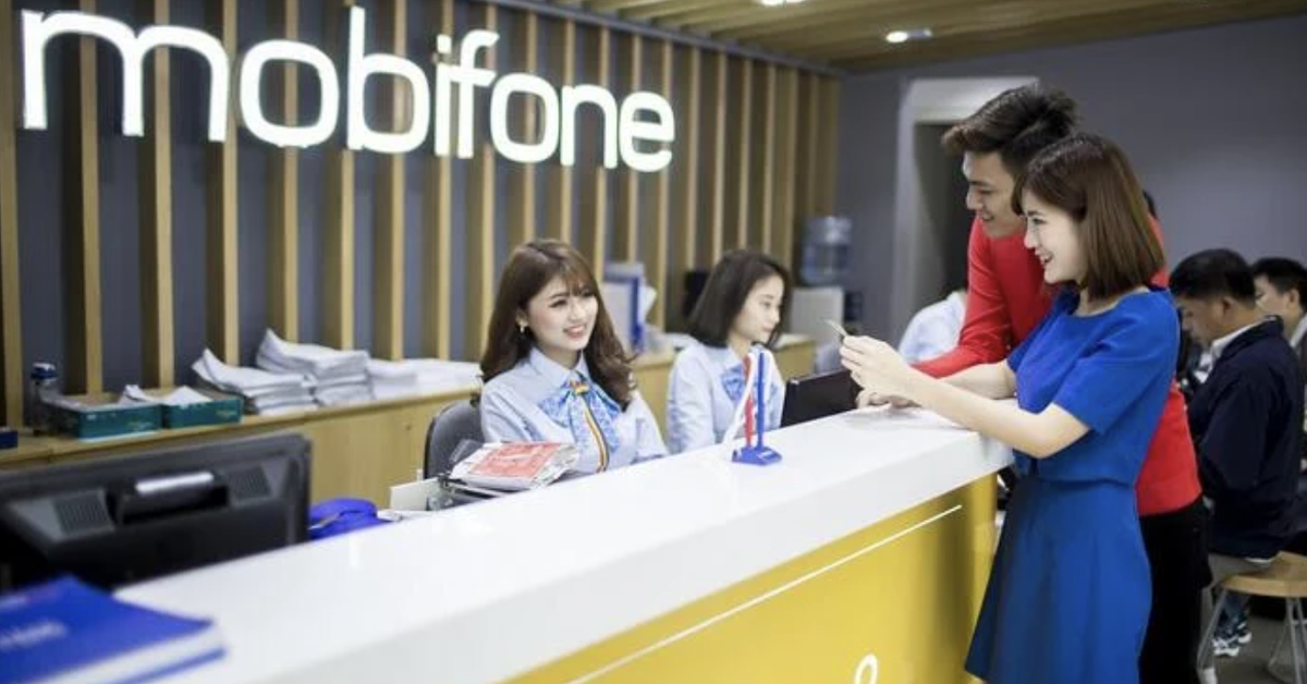 How did MobiFone do business before it was transferred to the Ministry of Public Security?