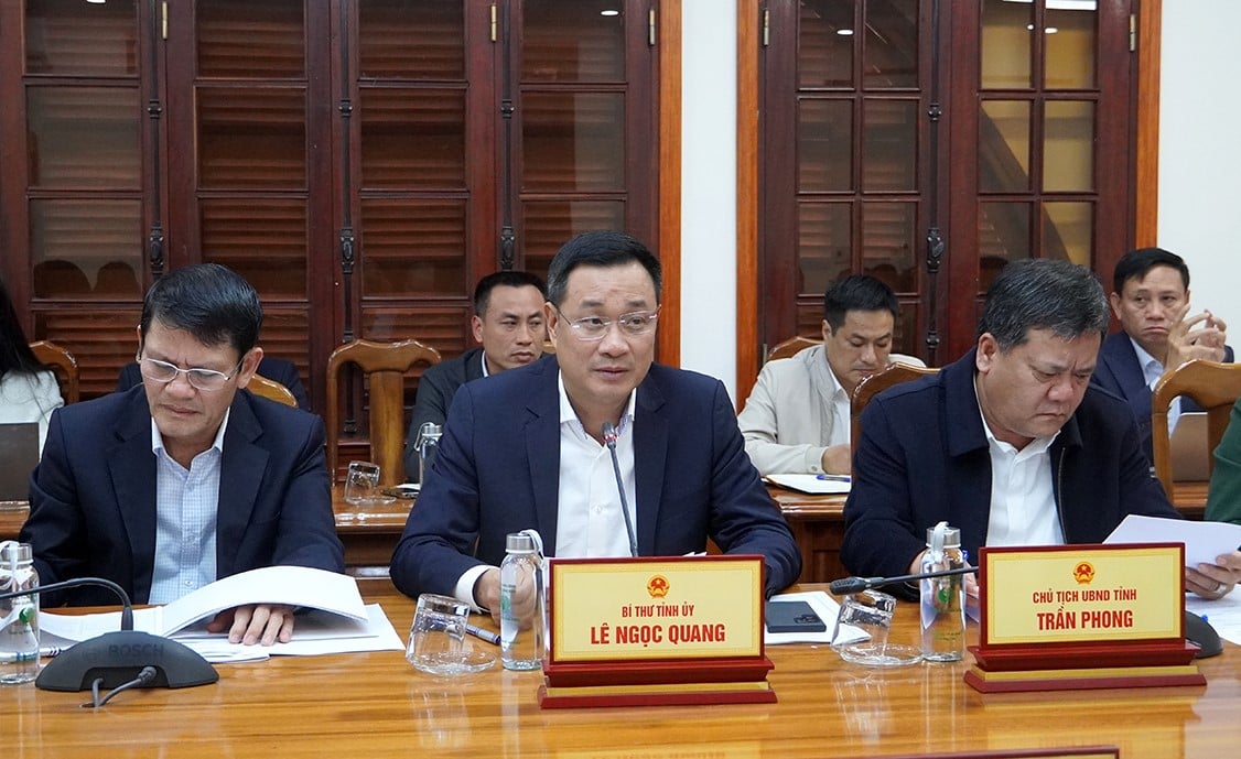 Der Parteisekretär der Provinz Quang Binh, Le Ngoc Quang, sagte, dass Quang Binh derzeit dringend Investoren mit finanzieller Stärke und Potenzial benötige.