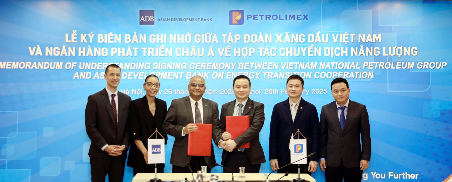 Petrolimex និង ADB សហការក្នុងការផ្លាស់ប្តូរថាមពលបៃតង