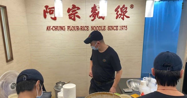 What is so special about the noodle dish that everyone who comes to Taipei wants to try?