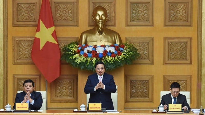 Premierminister Pham Minh Chinh leitet eine Diskussion mit chinesischen Unternehmen.