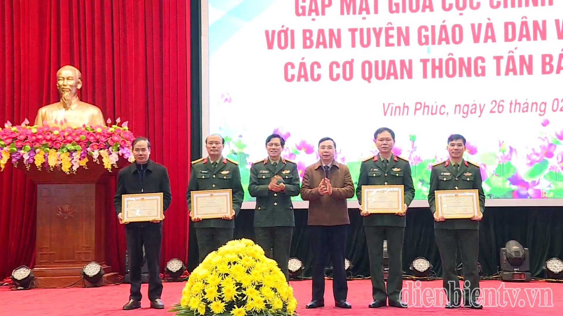 Quân khu 2 gặp mặt Ban Tuyên giáo và Dân vận Tỉnh ủy cùng các cơ quan thông tấn, báo chí năm 2025