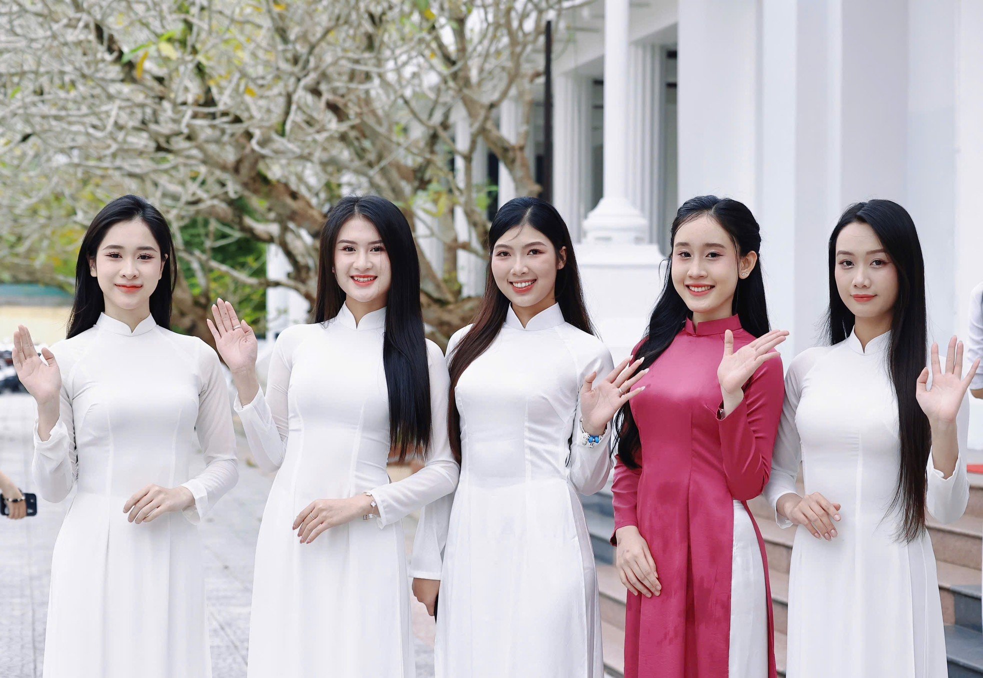 La beauté de l'égérie Hue lors de la journée de recrutement de Miss Vietnam 2024 photo 1