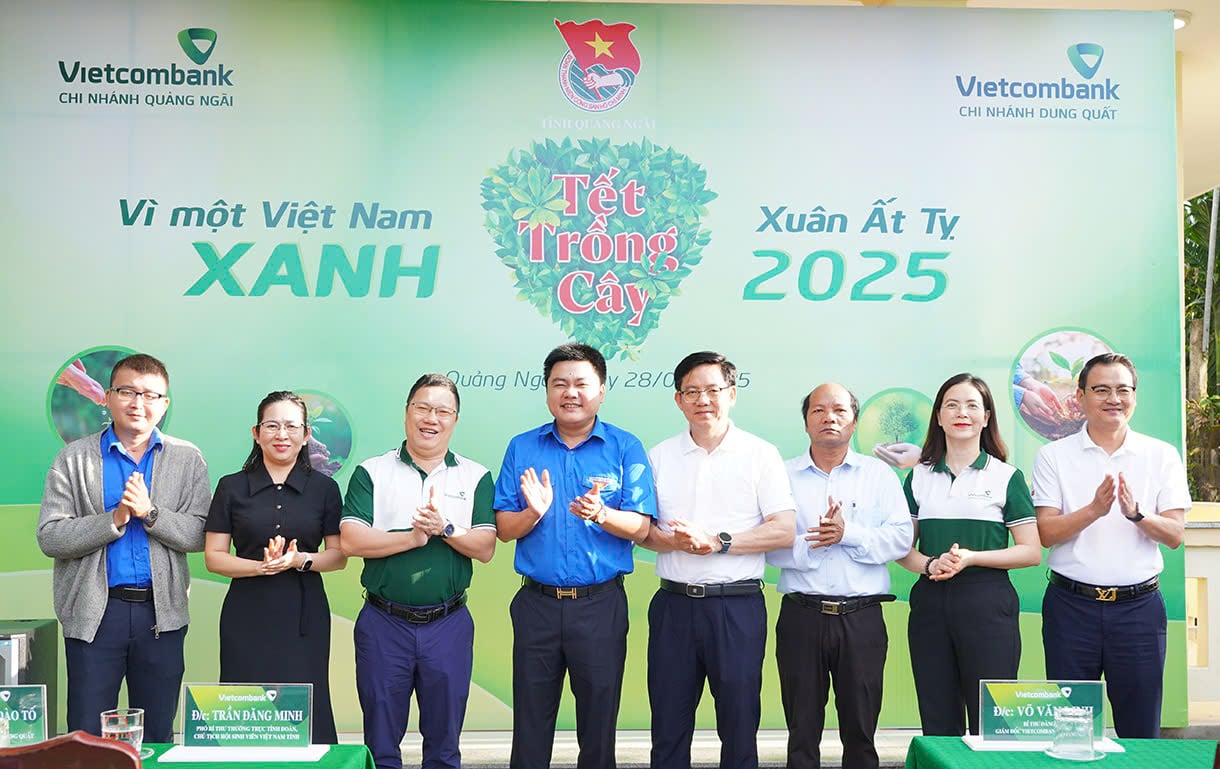 Planting trees "Vietcombank - For a green Vietnam" in 2025