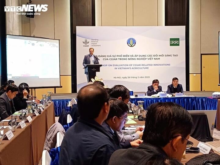 Prof. Travis Lybbert, Chair of the CGIAR Standing Committee for Impact Assessment (SPIA), speaking at the workshop. (Photo: Le Thu)