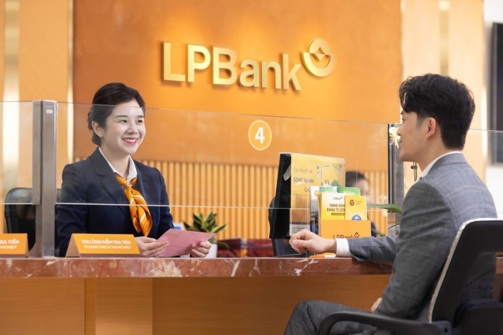 حصل بنك الدولة على موافقة لزيادة رأس مال بنك LPBank إلى 33،576 مليار دونج.