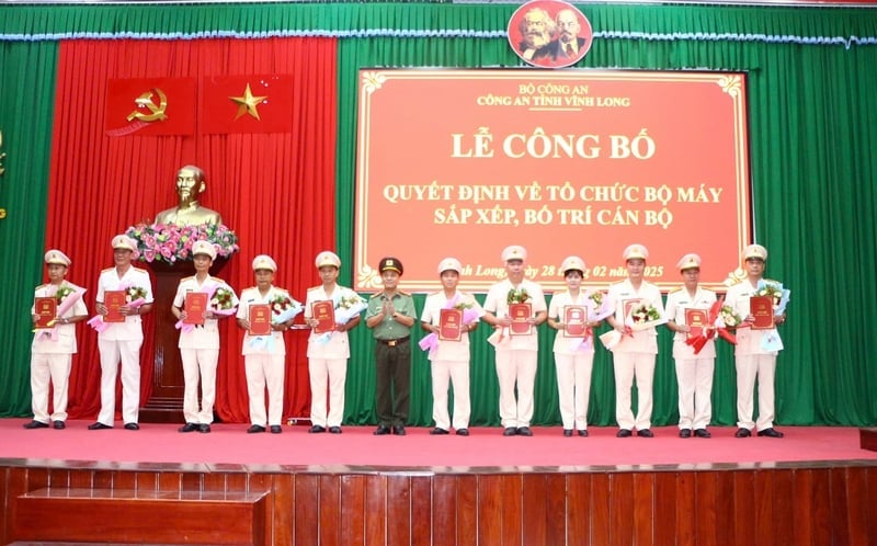 La police provinciale de Vinh Long a annoncé la décision sur l'organisation, l'agencement et l'affectation du personnel.