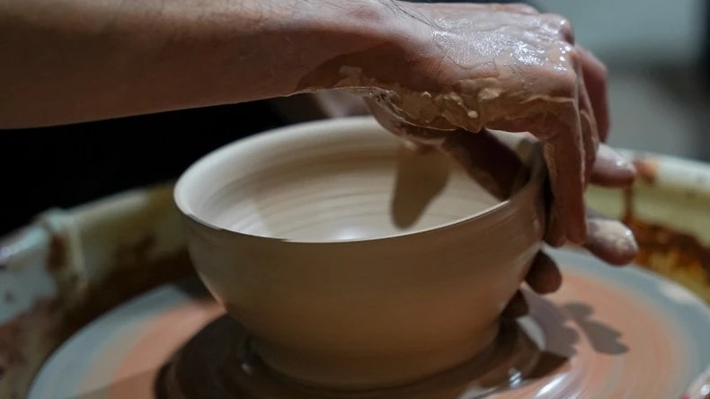 Understand and love pottery more from emotional creative moments.