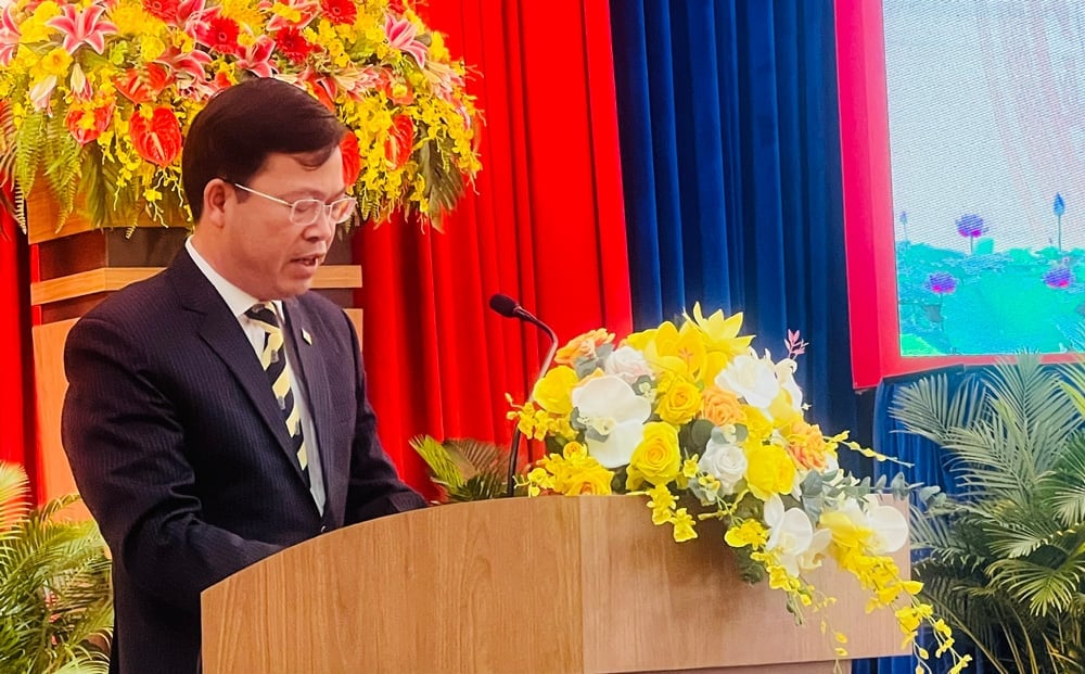 Comrade Nguyen Van Triem - Head of the City's Department of Agriculture and Environment spoke on behalf of the comrades receiving the decision.