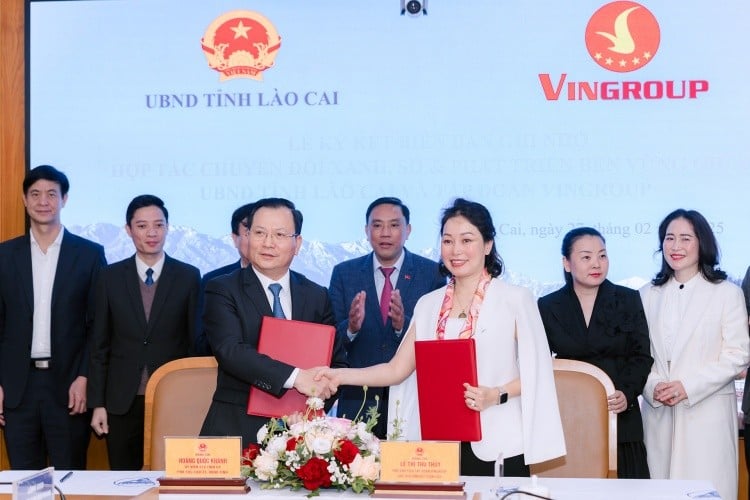 Le Comité populaire provincial de Lao Cai et Vingroup Corporation ont signé un accord de coopération global sur la transformation verte.