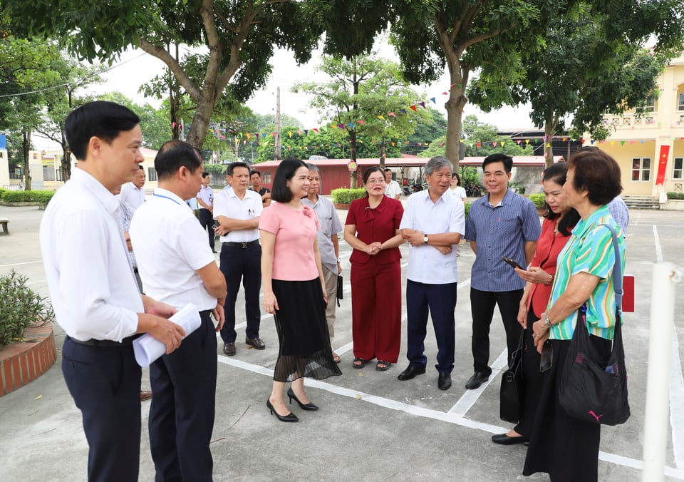 Đoàn giám sát của Ủy ban Mặt trận Tổ quốc Việt Nam TP Hà Nội giám sát việc thực hiện các tiêu chí đối với xã nông thôn mới nâng cao trên địa bàn huyện Thường Tín