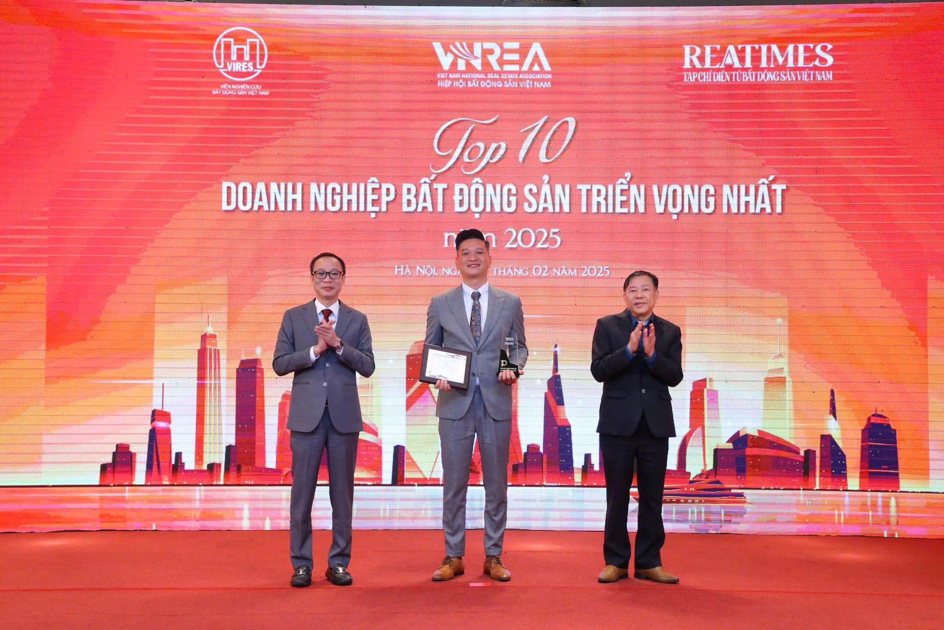 taseco land lot top 10 doanh nghiep bat dong san trien vong nhat 2025 va top 10 khu nghi duong tot nhat 2024 hinh 3