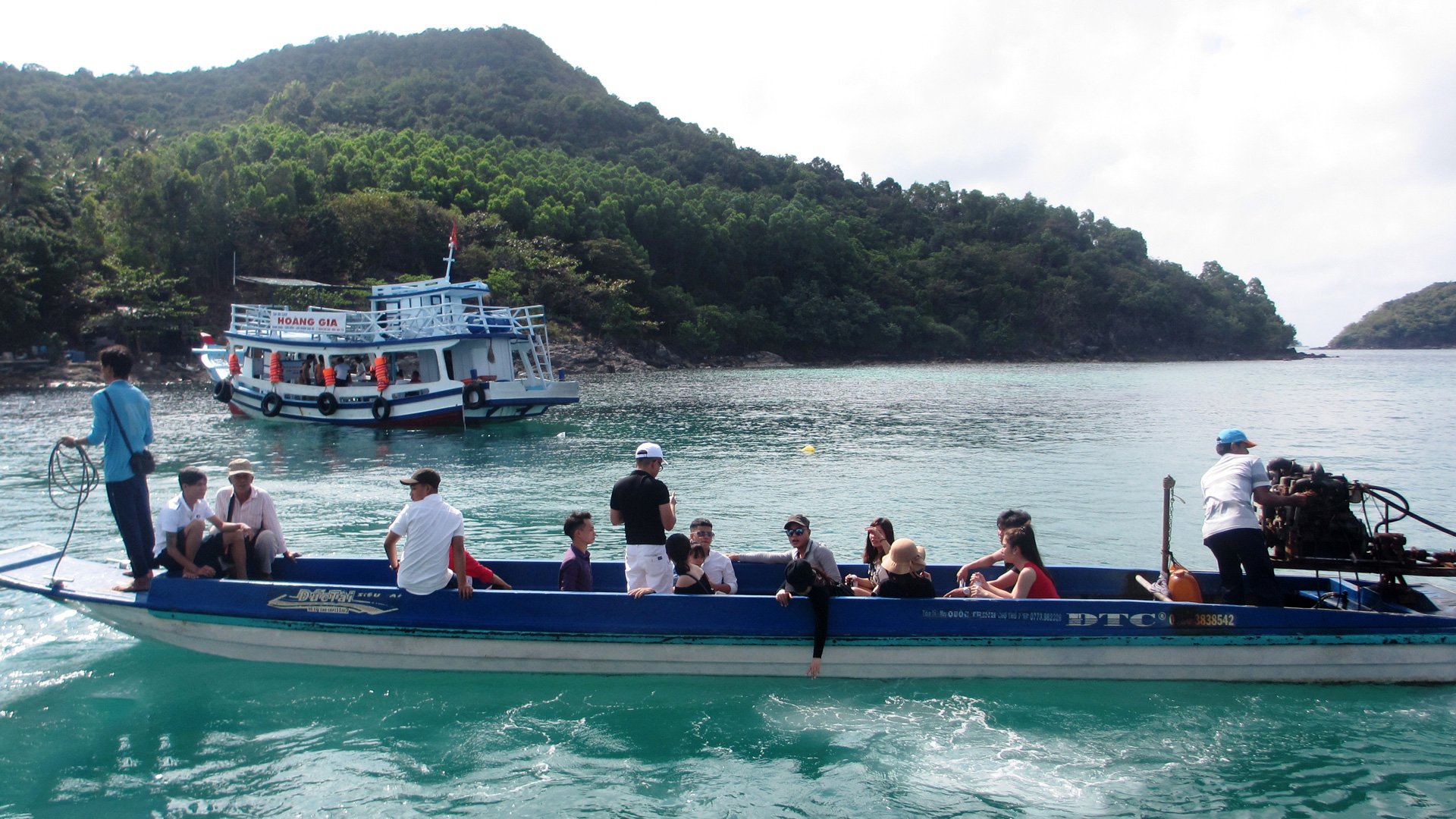 Les touristes visitent Bai Dau