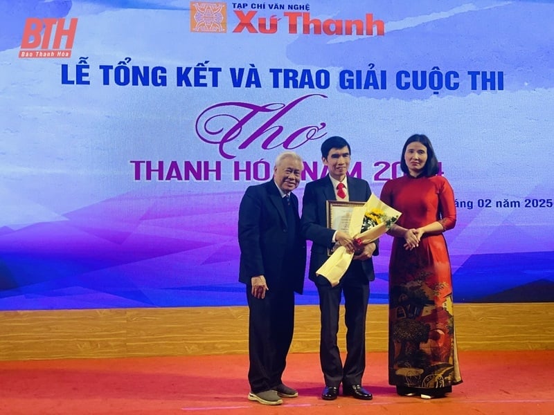 Thanh Hoa 문학 및 예술 잡지에 게재된 Thanh Hoa 시 콘테스트 2024 요약 및 시상식과 Good Short Story 콘테스트 2025 출범