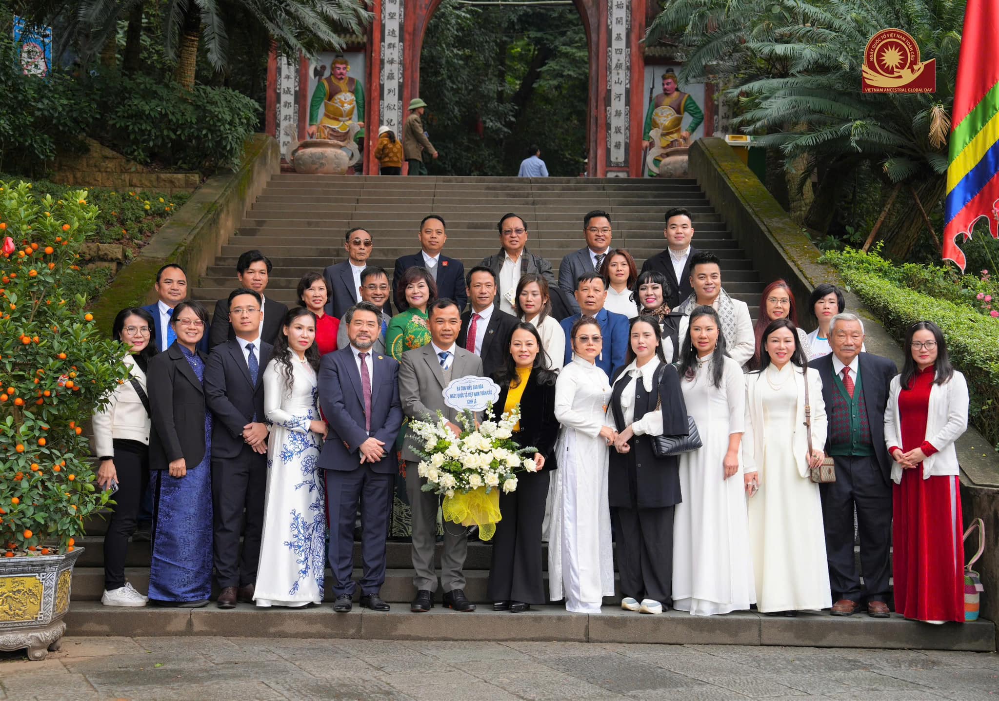 The Global Vietnam National Ancestral Day Project Board offers incense to commemorate the Hung Kings