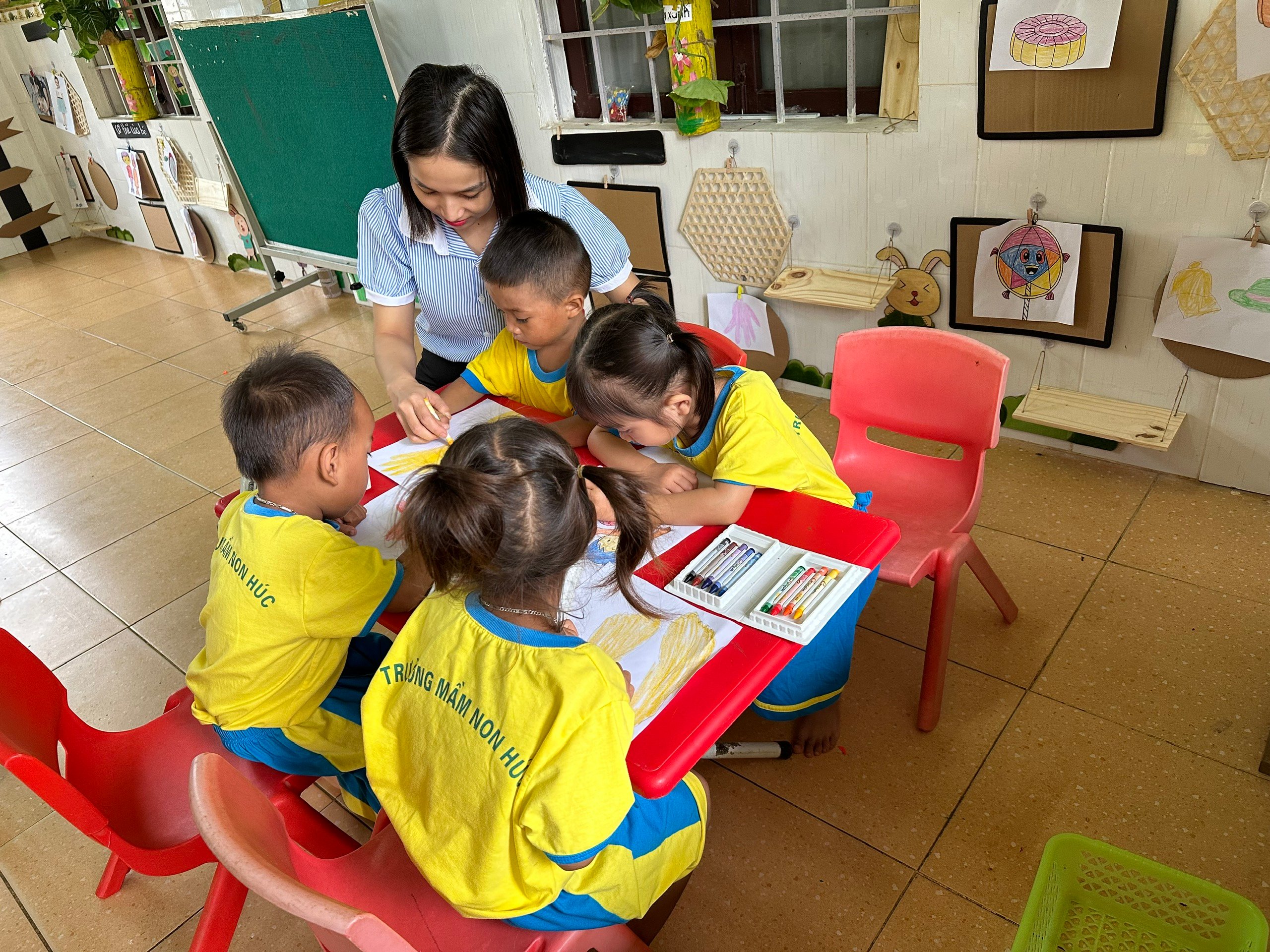 Más de 8.600 millones de dongs se destinarán a implementar el proyecto de creación de un entorno de aprendizaje rico en lenguaje para niños en edad preescolar de minorías étnicas