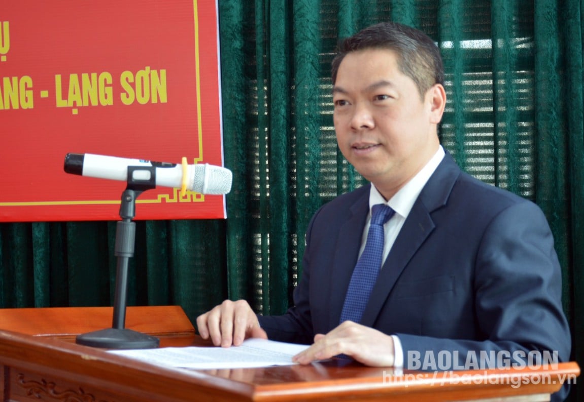 Comrade Doan Thanh Son, Vice Chairman of the Provincial People's Committee, gave a congratulatory speech and assigned tasks to the new Head of the Management Board of Dong Dang - Lang Son Economic Zone.