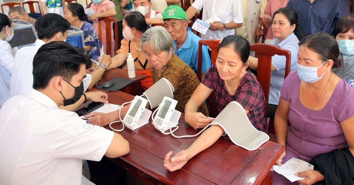 คำแนะนำการป้องกันไข้หวัดใหญ่ตามฤดูกาลสำหรับผู้สูงอายุในบิ่ญเฟื้อก