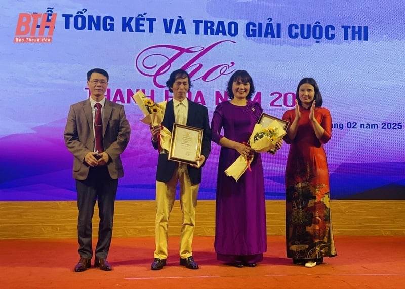 Thanh Hoa 문학 및 예술 잡지에 게재된 Thanh Hoa 시 콘테스트 2024 요약 및 시상식과 Good Short Story 콘테스트 2025 출범