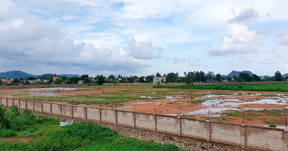 Quang Nam ផ្តោតសំខាន់លើការដោះស្រាយគម្រោង និងការងារដែលត្រូវបានពន្យារពេលយូរមកហើយ។