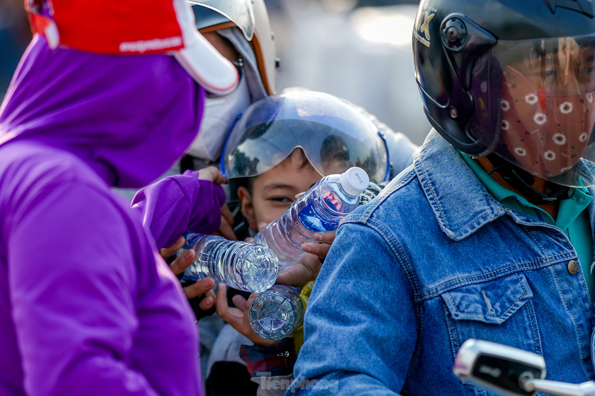 Des cadeaux réconfortants pour les personnes qui reviennent à Ho Chi Minh-Ville pour gagner leur vie photo 11