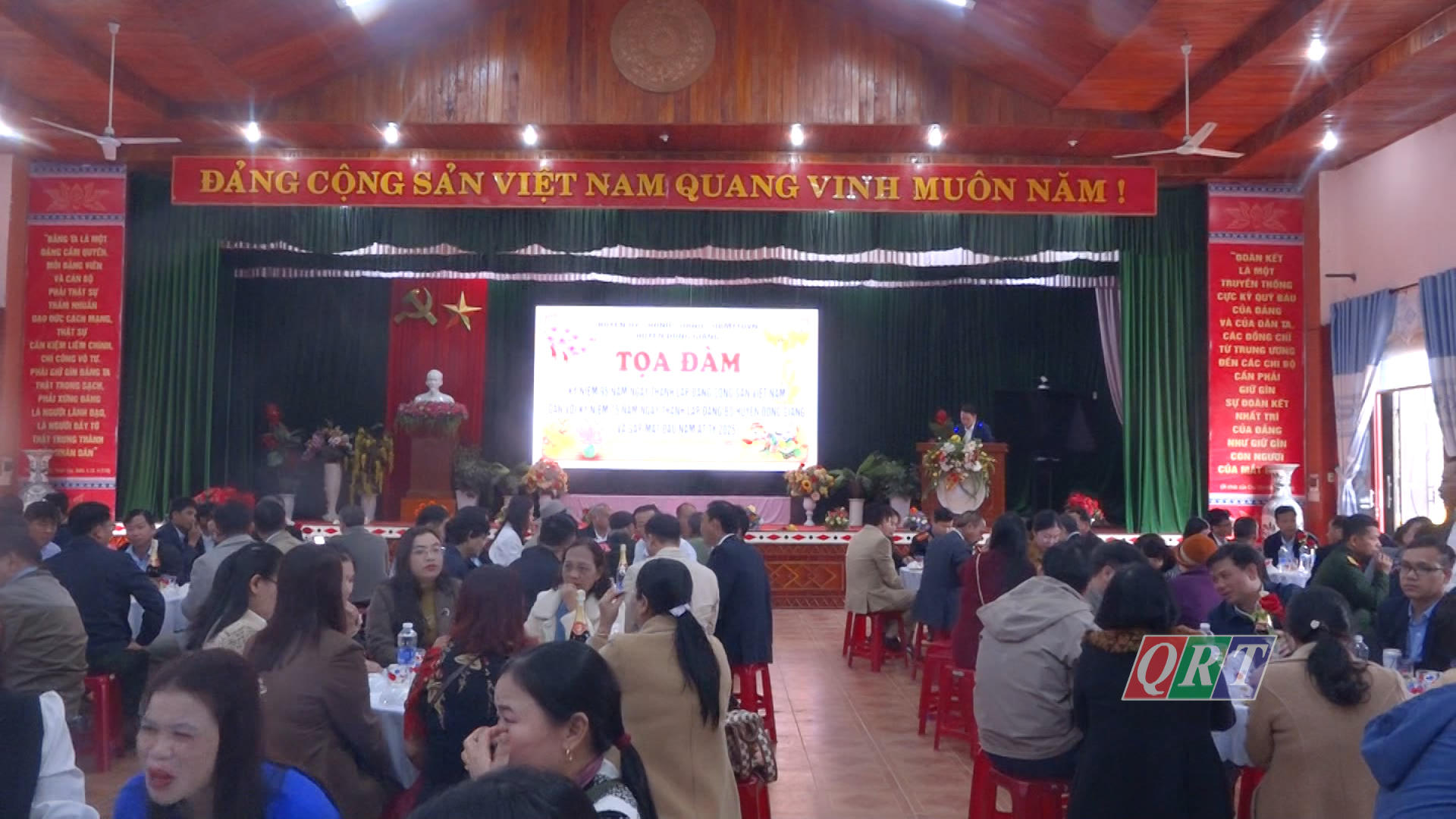 Dong Giang District Party Committee held a seminar to celebrate the 95th anniversary of the Party's founding.