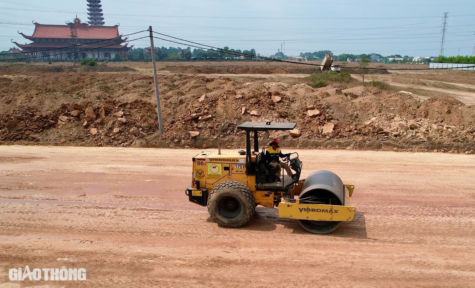 Các công trường lớn sôi động trở lại từ ngày mùng 6 Tết- Ảnh 2.