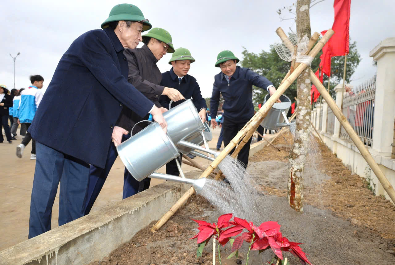 Tết trồng cây Xuân Ất Tỵ 2025 ở Ninh Bình: Hưởng ứng 1 tỷ cây xanh vì môi trường- Ảnh 2.