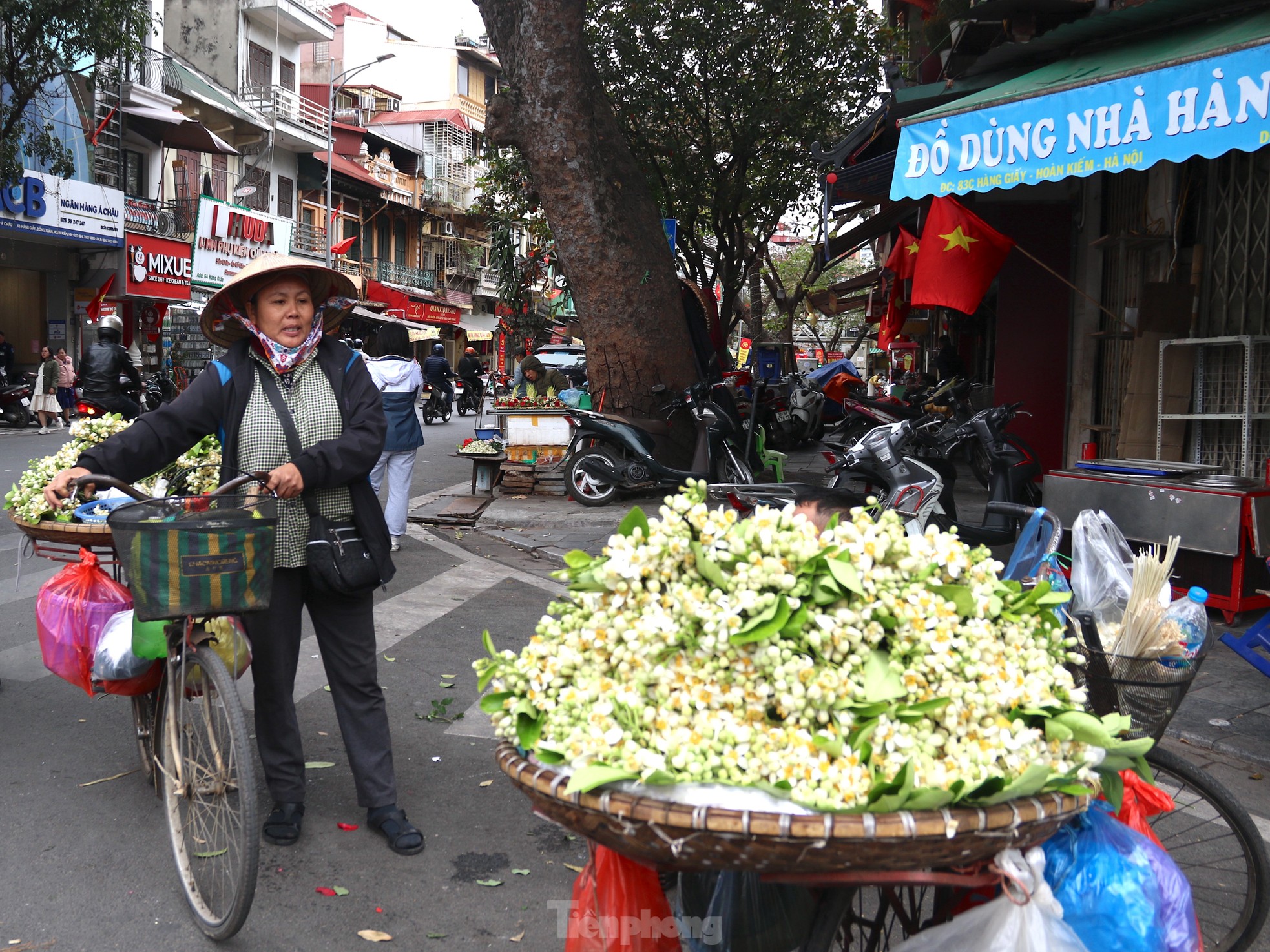 Hoa bưởi đầu mùa nửa triệu đồng/kg nhưng vẫn đắt khách ảnh 4