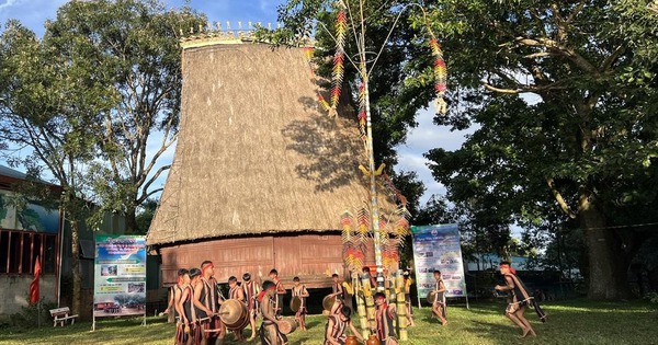 Recreación de la ceremonia de ofrenda de la gota de agua en la Villa Nacional de Vietnam para la Cultura Étnica y el Turismo