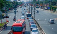 Kontrastierende Bilder am Westtor von Ho-Chi-Minh-Stadt