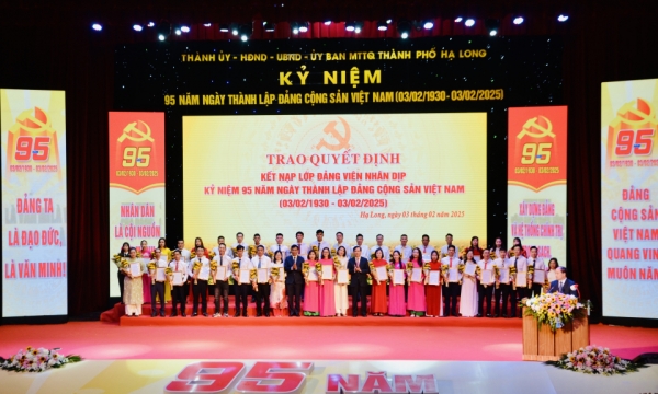 TP Hạ Long: Kỷ niệm 95 năm Ngày thành lập Đảng và trao Quyết định kết nạp 95 đảng viên mới