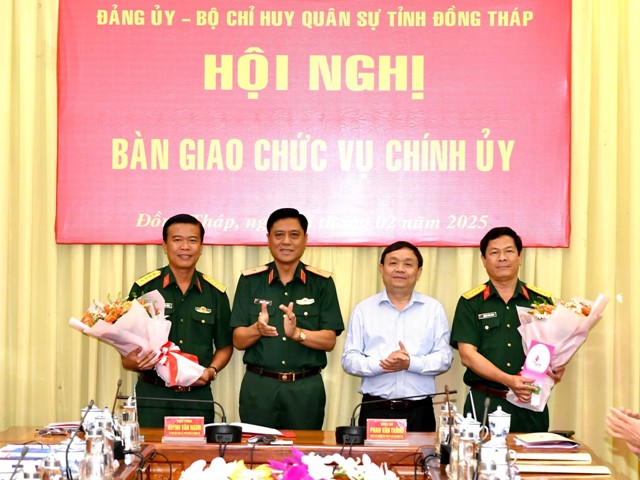 Handing over the task of Political Commissar of Dong Thap Provincial Military Command